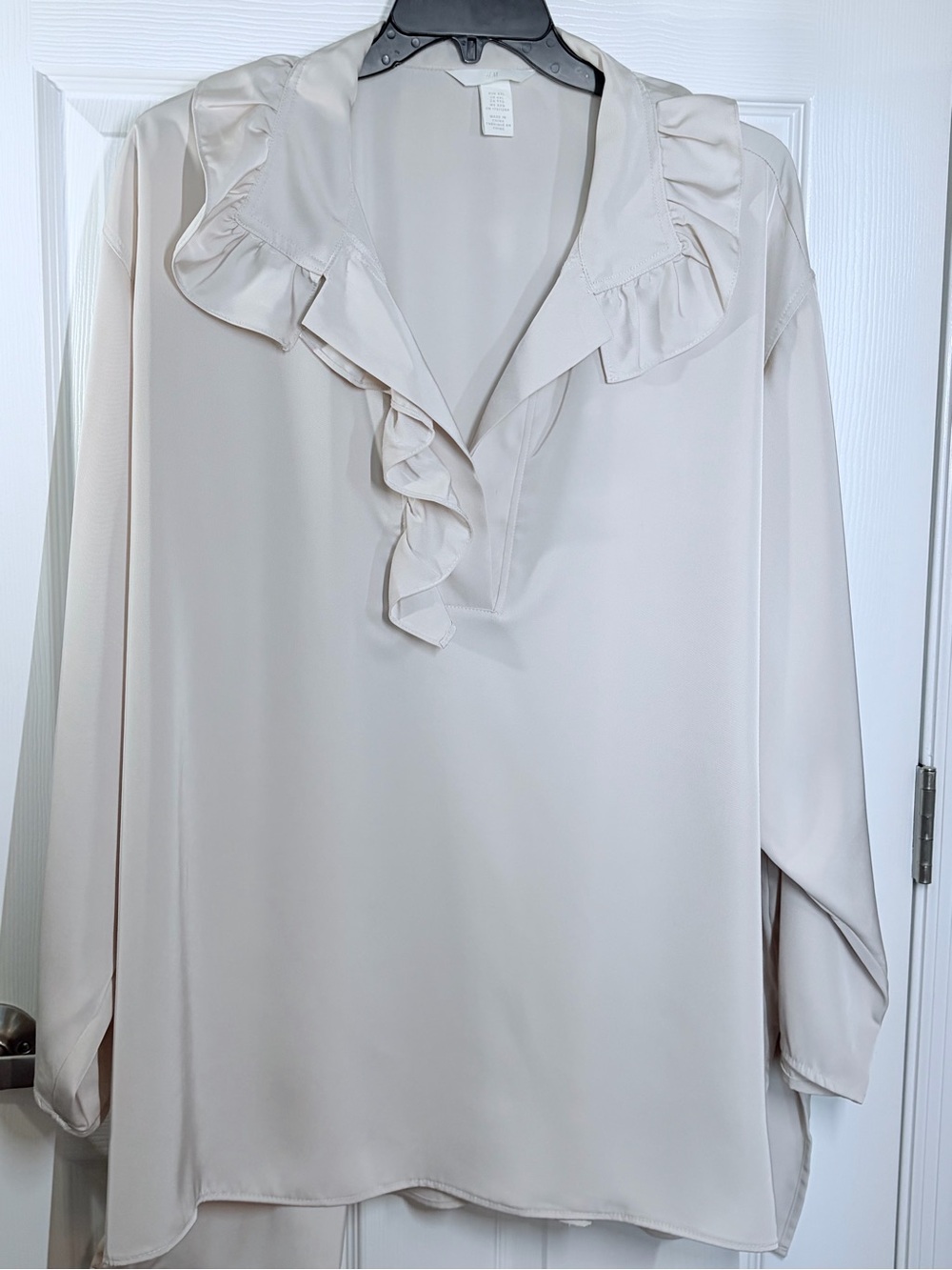 H&M Ruffle V-Neck Long Sleeve Blouse - Light Cream